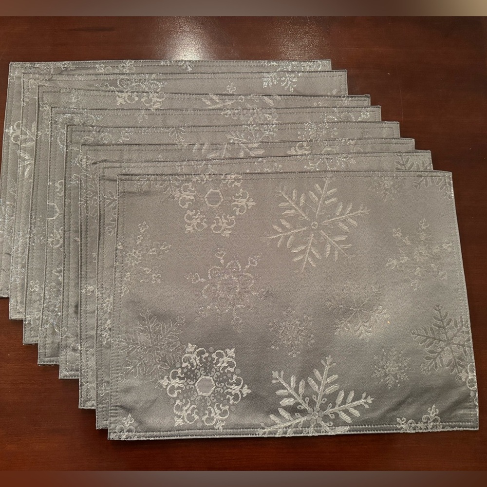 Set of 8 Gray and Silver Snowflake Winter Holiday Christmas Placemats EUC